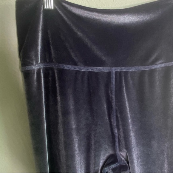 Beyond Yoga Velvet Motion High Waist Midi Leggings - Picture 3 of 8